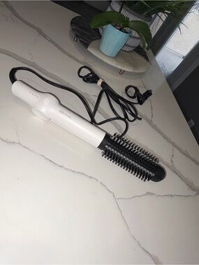 InStyler white  Hot Styling Brush